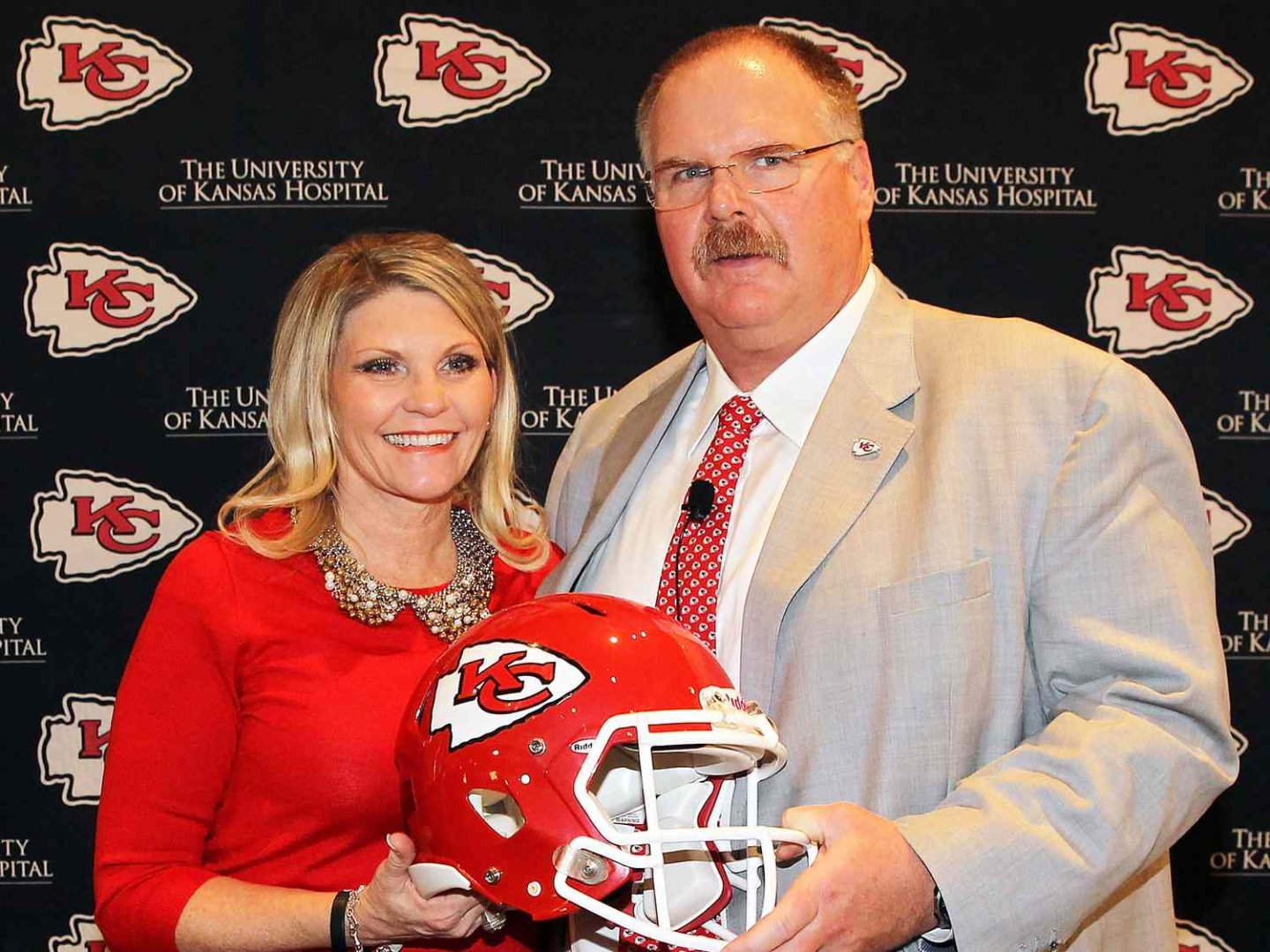 “THE WHOLE NFL WORLD IS HEARTBROKEN” AFTER KANSAS CITY CHIEFS HEAD COACH ANDY REID JUST SHARED SOMETHING ABOUT HIS WIFE, TAMMY REID