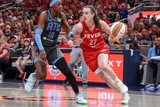 PANIC ON THE COURT: CAITLIN CLARK COLLAPSES MID-GAME — ARENA LEFT IN STUNNED SILENCE