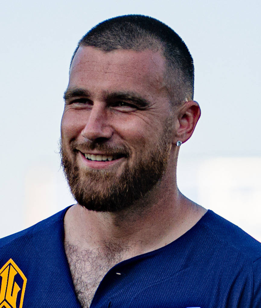 Travis Kelce 2021 (archival photograph)