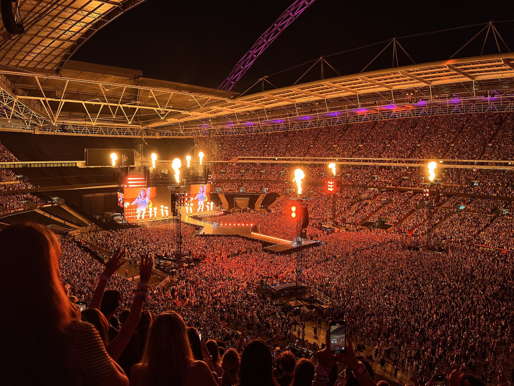 Taylor Swift Eras Tour London 20240819 1989era (archival photograph)