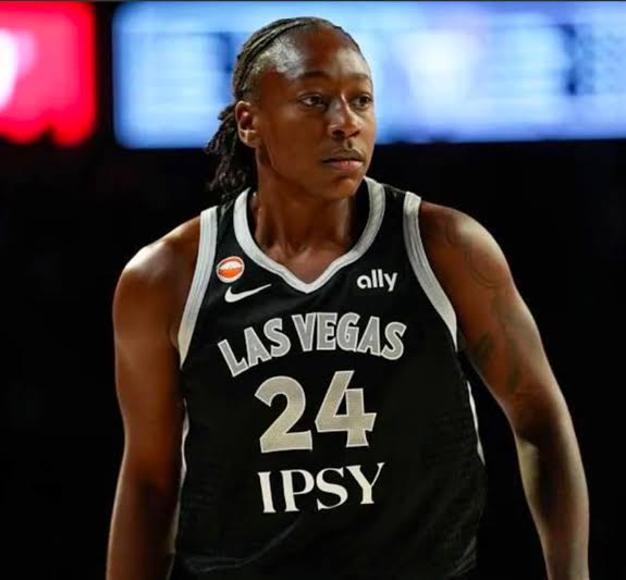 🚨🏀 BREAKING NEWS: JEWELL LOYD MOCKS CAITLIN CLARK AFTER THEIR BLOODY COLLISION — “THAT ACT WAS TERRIBLE, I COULD’VE DONE BETTER!” — BUT MICHAEL JORDAN’S RESPONSE TAKES THE CONTROVERSY TO ANOTHER LEVEL. 😳🔥