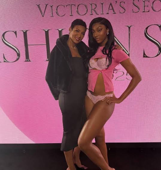 I love how close Angel Reese and her mom Angel Webb are. This is how a mother and daughter relationship should be. A little fun fact about her Mother...she played college basketball